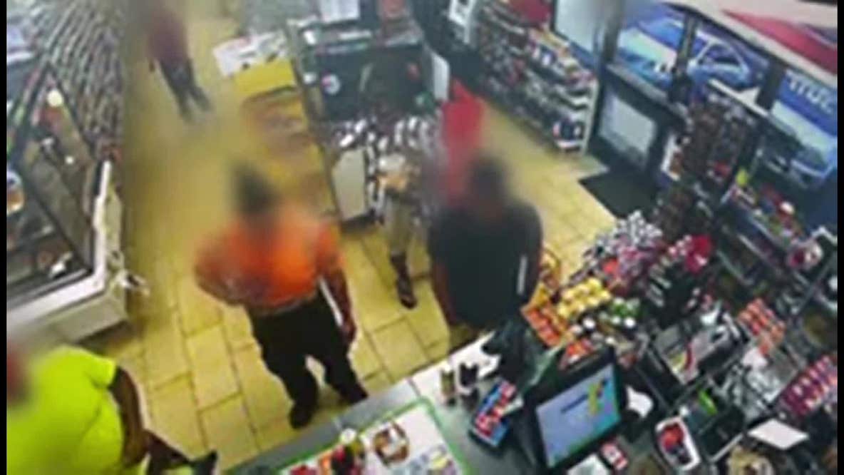 'Bird bandit': Suspect accompanied by 3 parrots robs man at knifepoint in Fairfax Co.
